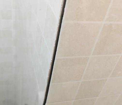 浙江瓷砖空鼓维修公司分享阳台瓷砖脱落的修复过程可以分为以下几个步骤